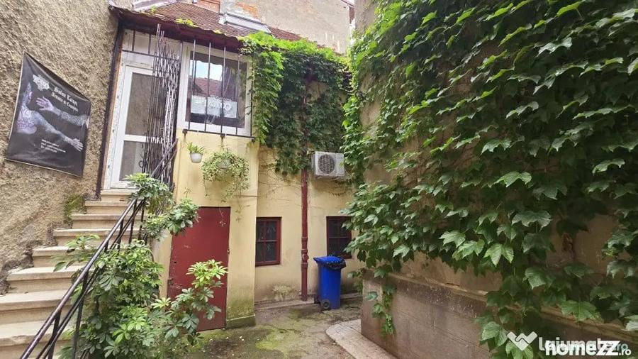 Apartament cu 3 camere semidecomandat în Romană