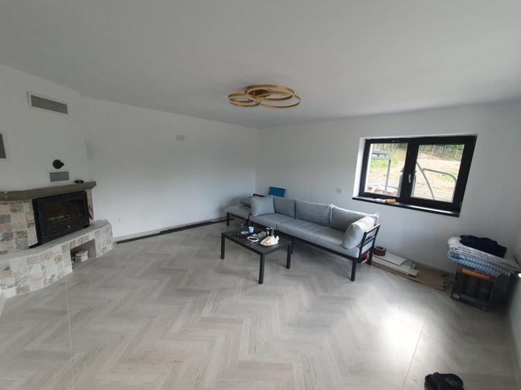 Casă individuală cu 4 camere cu Teren 2546 Mp în Micești