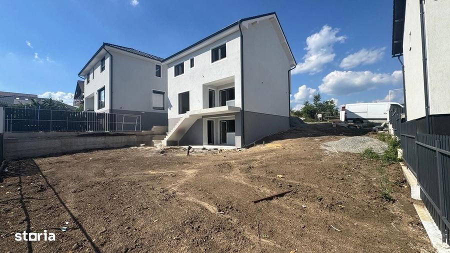 Casă cu 4 camere în Șura Mare