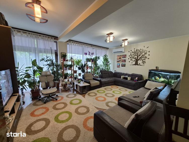 Casă cu 5 camere cu Teren 700 Mp în Malu Mare