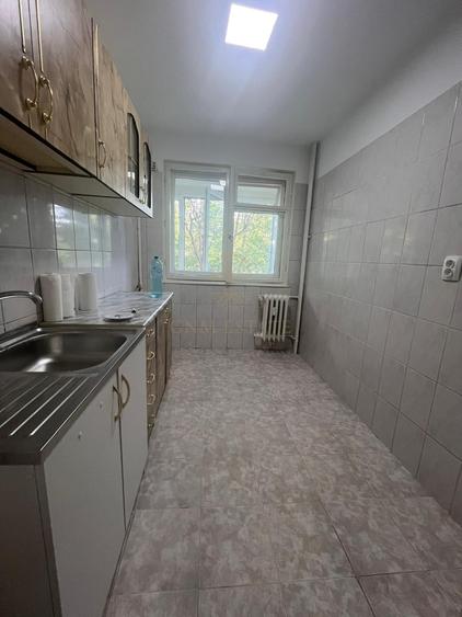 Apartament cu 2 camere semidecomandat în Berceni