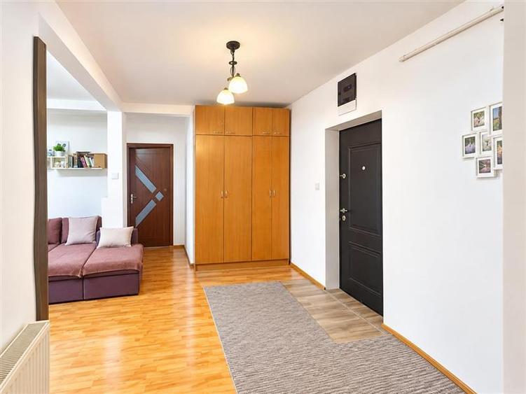 Apartament cu 3 camere decomandat în Tătărași