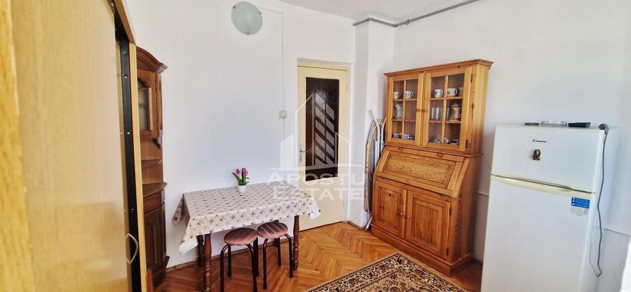 Apartament cu 2 camere decomandat în P-ța Unirii