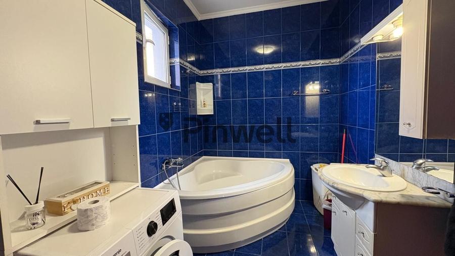 Casă individuală cu 6 camere cu Canalizare în Central
