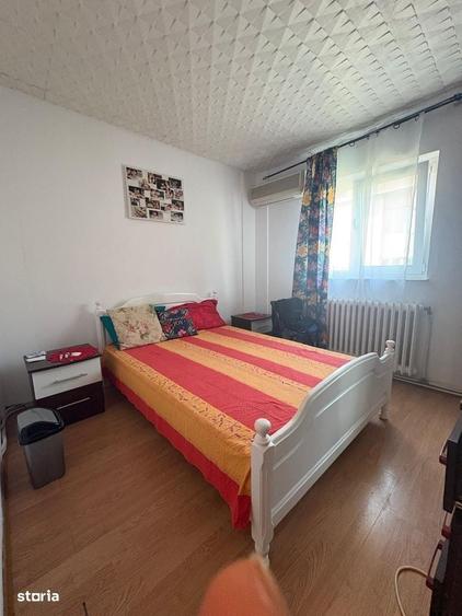 3 cam sd 50 mp liber zona gradinari 3/4 se vinde mob utilat 80.000 eur - 3