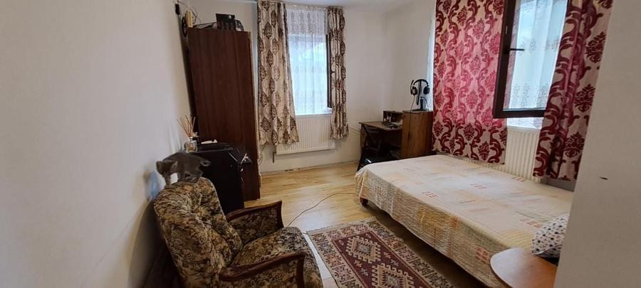 Casă individuală cu 8 camere cu Canalizare în Lunca Cetățuii