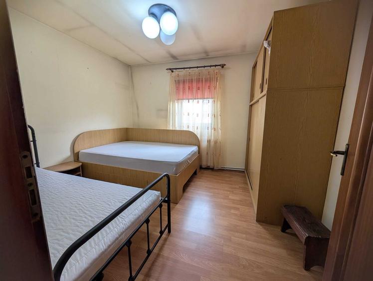 Casă cu 4 camere cu Teren 100 Mp în Central