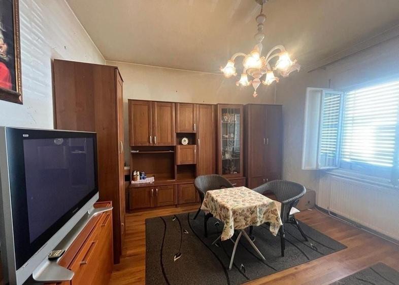 Apartament cu 4 camere semidecomandat în Central