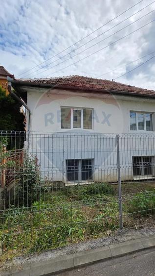 Garsonieră decomandată în Central