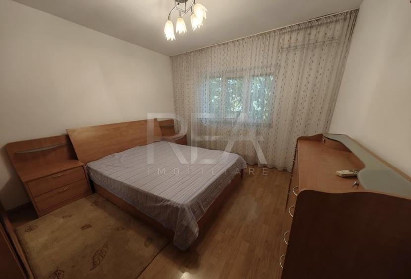 Apartament cu 3 camere decomandat, mobilat în Uverturii