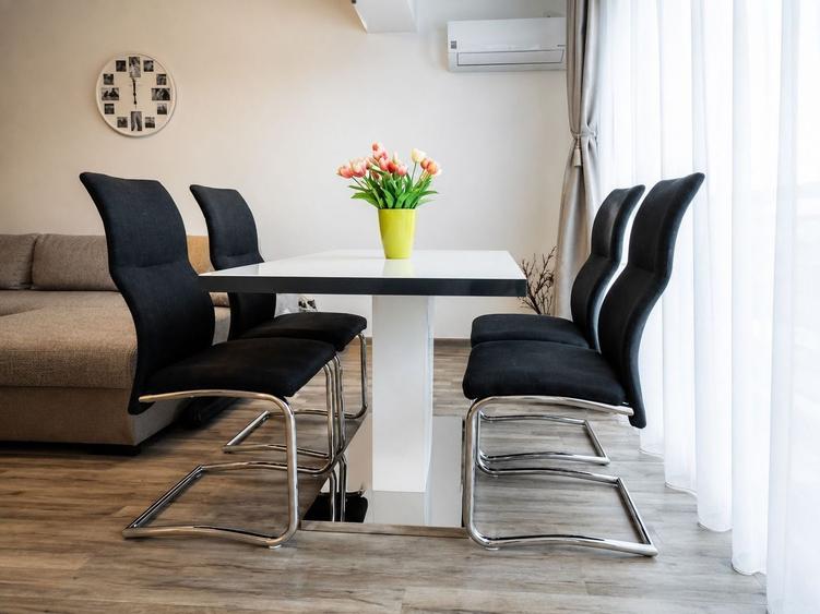Apartament cu 3 camere decomandat în Girocului