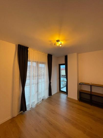 Apartament cu 3 camere semidecomandat, mobilat în Florești