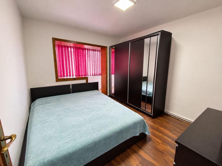 Apartament cu 3 camere decomandat, mobilat în Lipovei