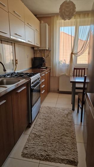 Apartament cu 3 camere semidecomandat în Central