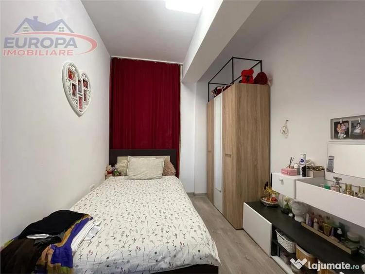 Apartament cu 2 camere decomandat în C5