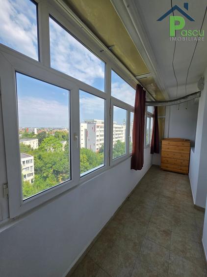 Apartament cu 3 camere decomandat în Pajura