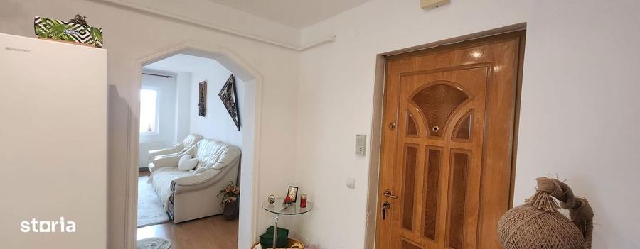 Apartament cu 2 camere decomandat, mobilat în Florilor