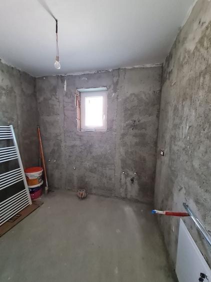 Duplex cu 4 camere cu Canalizare în Parța