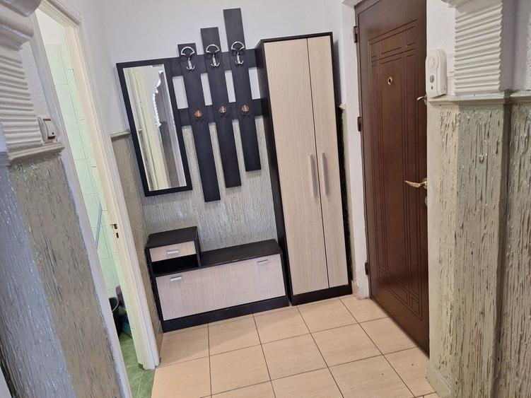 Apartament cu 3 camere decomandat în Faleza Nord