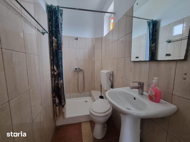 Casă cu 7 camere cu Teren 136 Mp în Central