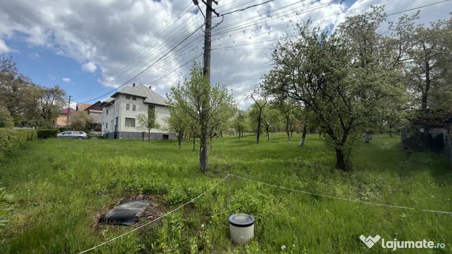 Casă cu 3 camere cu Teren 2200 Mp în Central