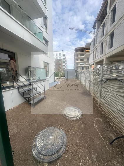 Apartament cu 3 camere semidecomandat, mobilat în Central