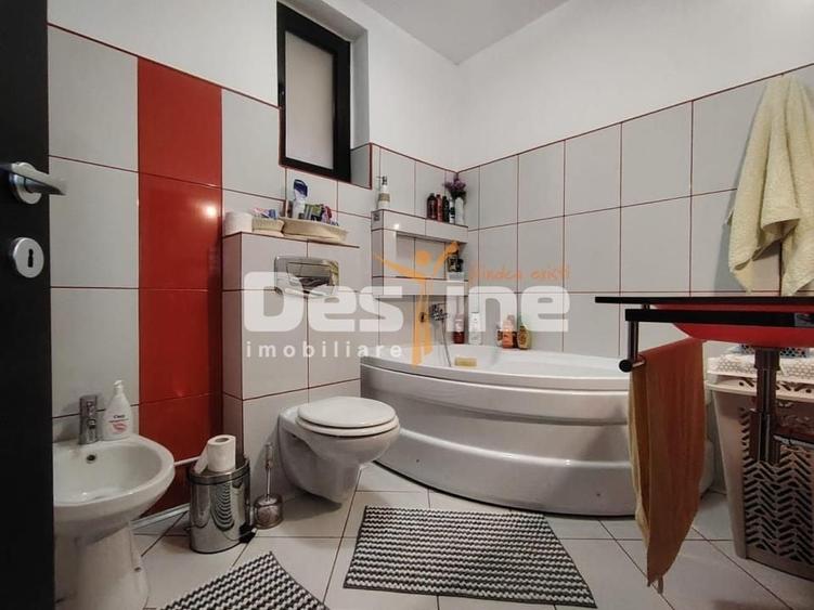 Casă individuală cu 4 camere cu Canalizare în Central