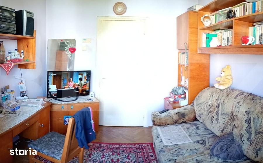 Apartament cu 3 camere decomandat în Simeria