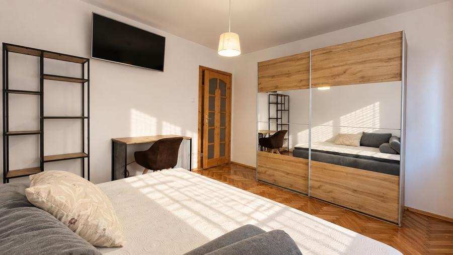 Apartament cu 3 camere decomandat în Bălcescu