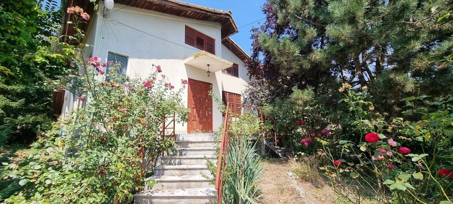 Casă individuală cu 5 camere cu Canalizare în Nord