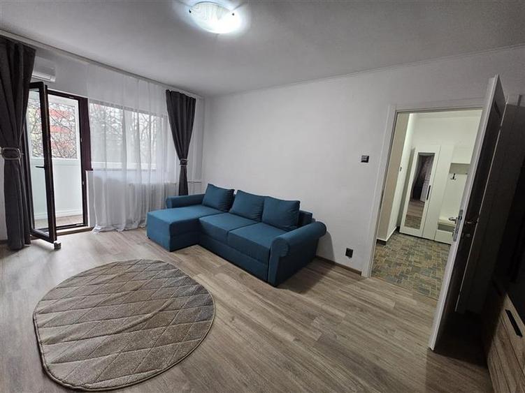 Apartament cu 2 camere semidecomandat, mobilat în Berceni