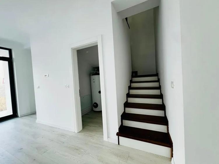 Duplex cu 5 camere cu Canalizare în Mehala