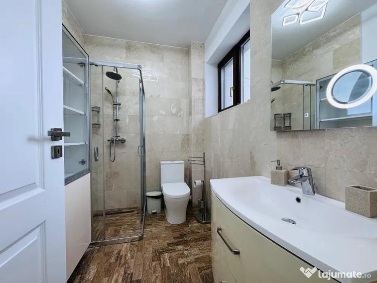 Apartament cu 3 camere semidecomandat în Banu Manta