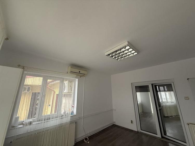 Spațiu comercial, de 100 mp, în Între Lacuri