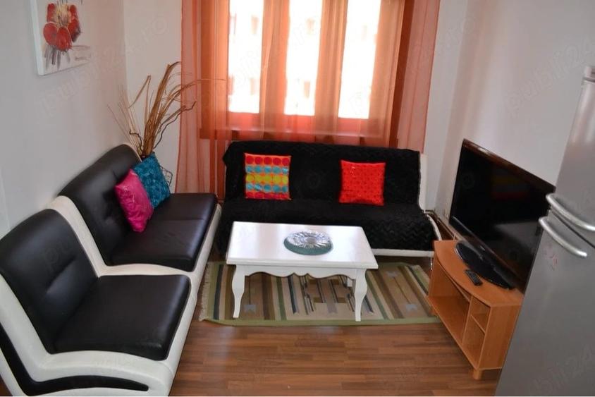 Apartament cu 3 camere decomandat în Medicină