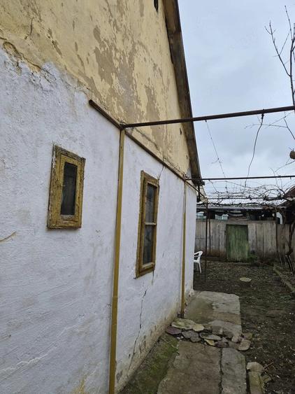 Casă cu 2 camere cu Teren 830 Mp în Central