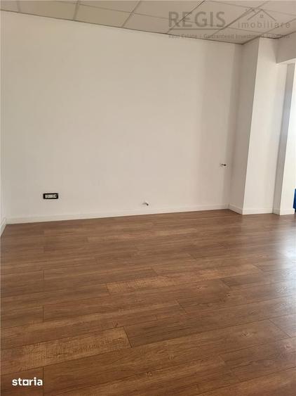 Spațiu comercial, de 27 mp, în Centrul Civic