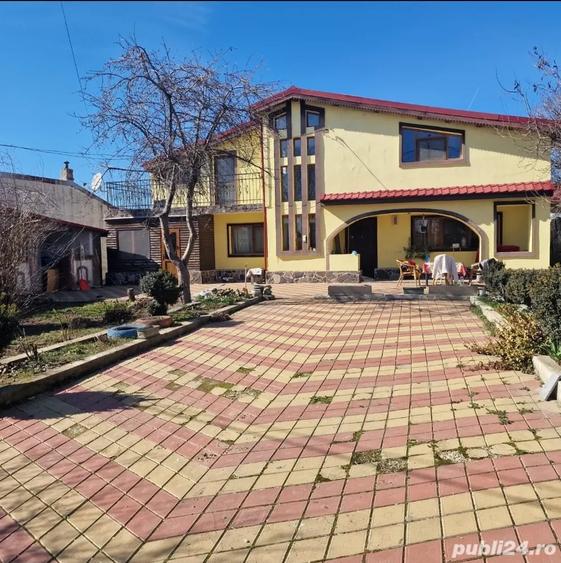 Casă cu 5 camere cu Teren 666 Mp în Copăceni