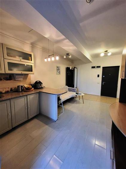 Apartament cu 2 camere decomandat, mobilat în Tractorul