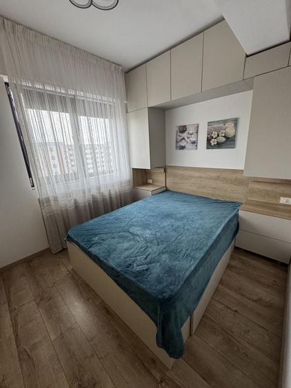 Apartament cu 2 camere semidecomandat, mobilat în Regie