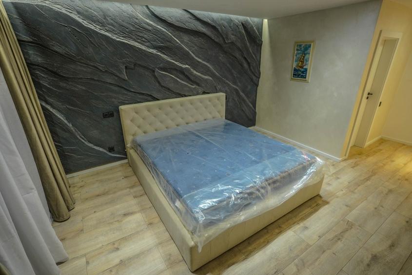 Apartament cu 3 camere decomandat în Exterior Vest