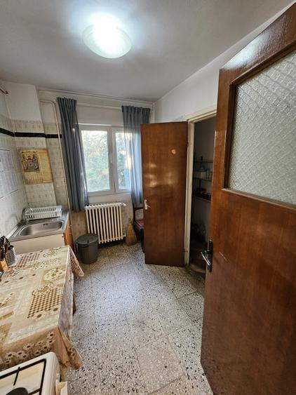 Apartament cu 3 camere decomandat în Titan