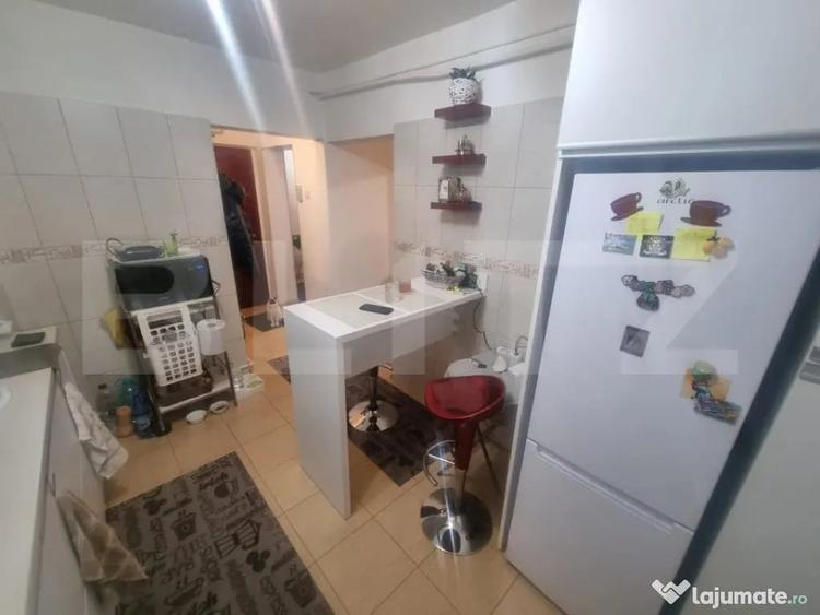 Apartament cu 3 camere decomandat, mobilat în Craiovița Nouă