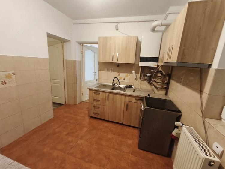 Casă cu 7 camere cu Teren 370 Mp în Chișoda