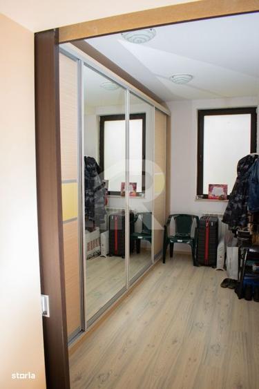 Casă cu 6 camere cu Teren 700 Mp în Crevedia