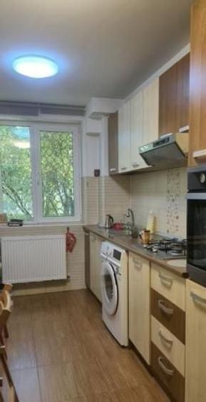 Apartament cu 4 camere semidecomandat, mobilat în Tomis Nord