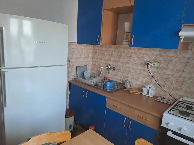 Apartament cu 3 camere decomandat în Intim