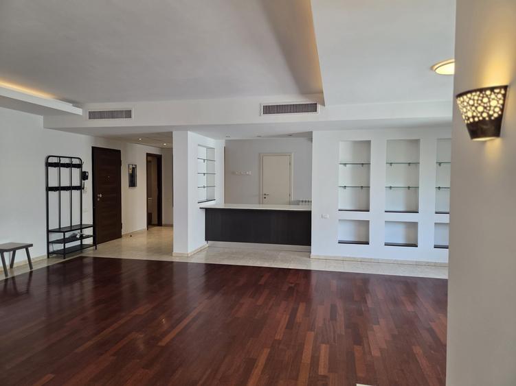 Apartament cu 4 camere decomandat în Dorobanți