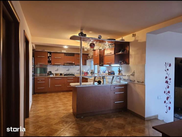 Casă cu 5 camere cu Teren 2300 Mp în Tureni