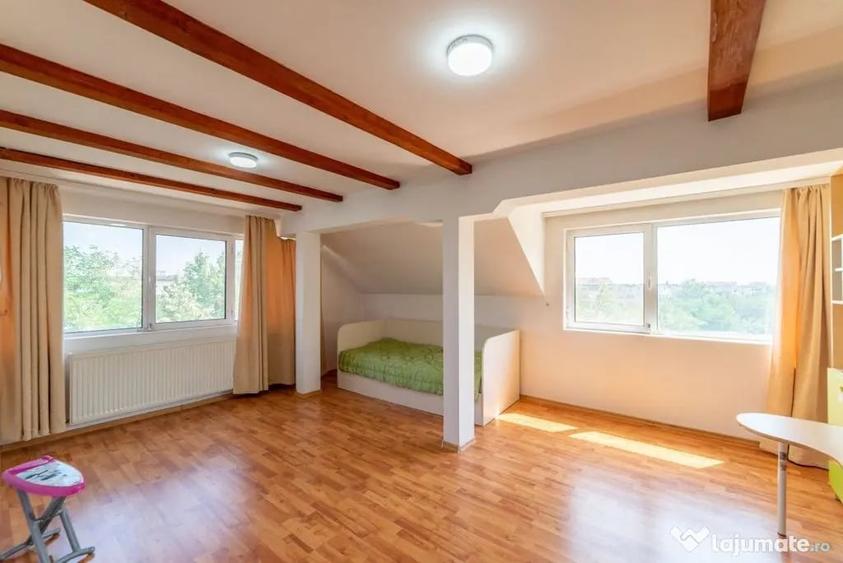 Casă cu 6 camere cu Teren 475 Mp în Găvana